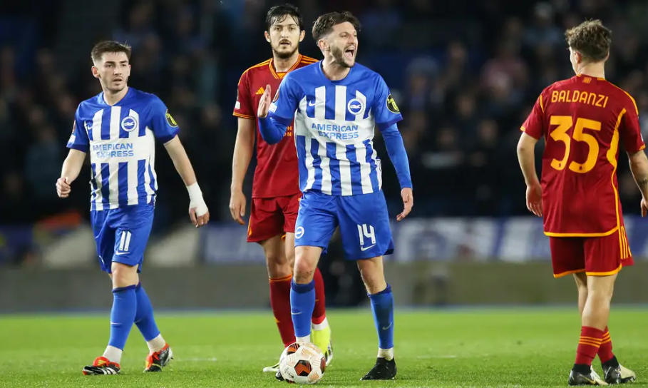 Brighton vs Roma: Una pancarta de los Seagulls se burla de Totti